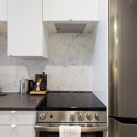 Scandinavian Studio With Full Kitchen And Bath By Den Stays モントリオール 部屋 写真
