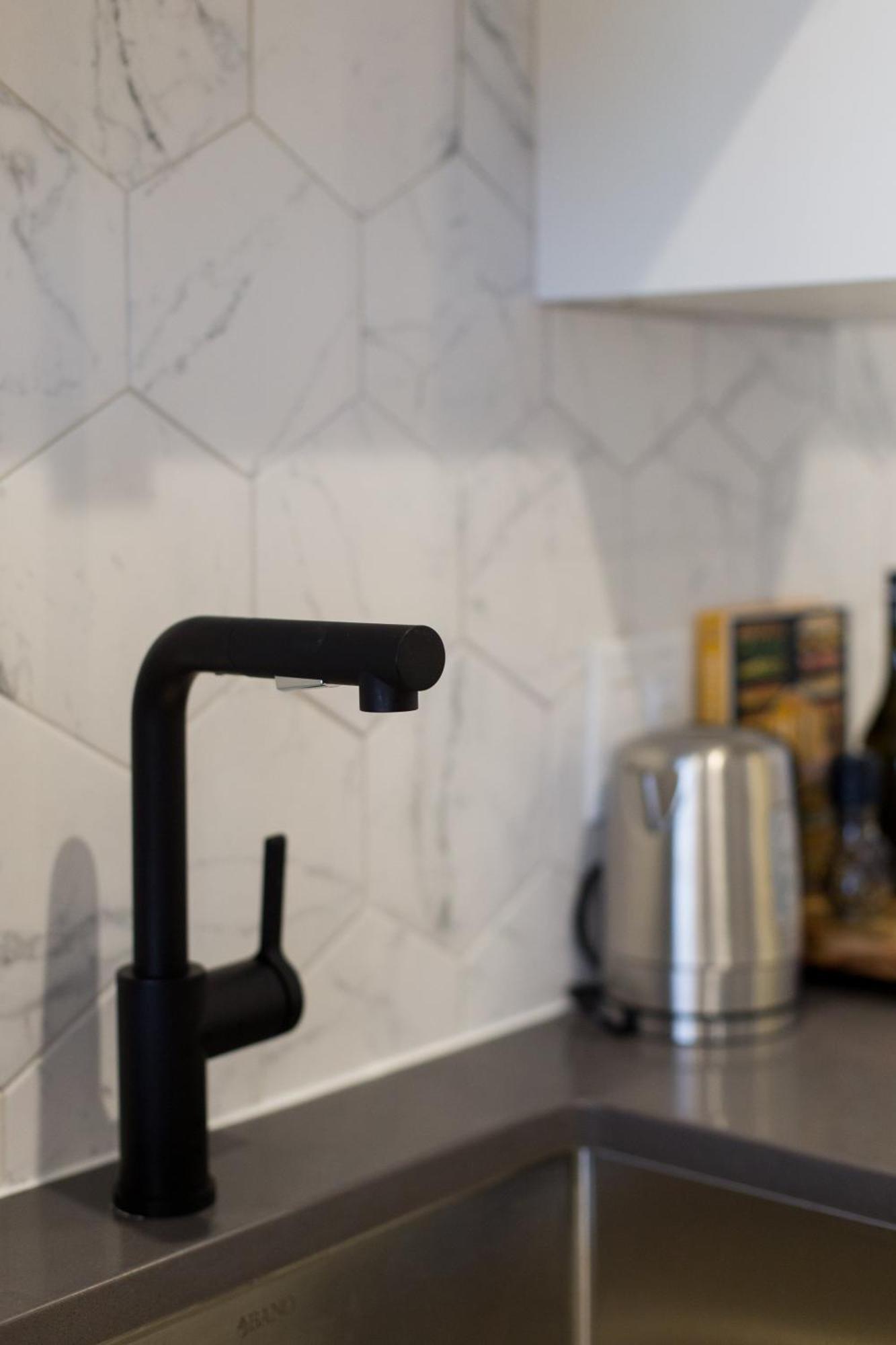 Scandinavian Studio With Full Kitchen And Bath By Den Stays モントリオール 部屋 写真