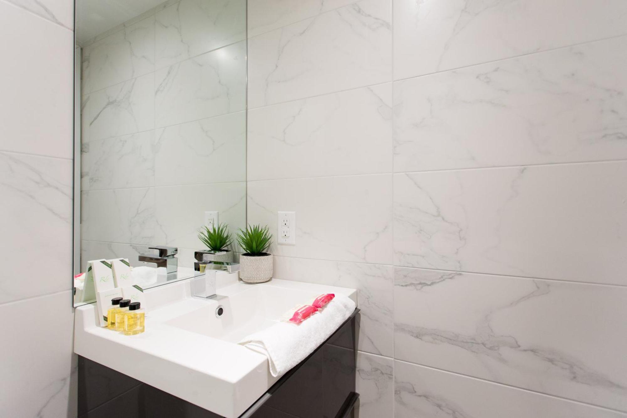 Scandinavian Studio With Full Kitchen And Bath By Den Stays モントリオール 部屋 写真