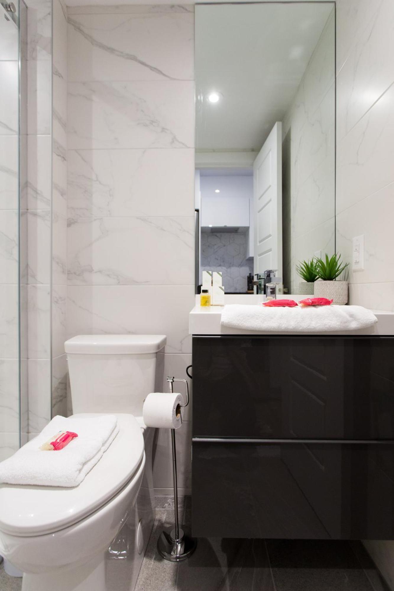 Scandinavian Studio With Full Kitchen And Bath By Den Stays モントリオール 部屋 写真