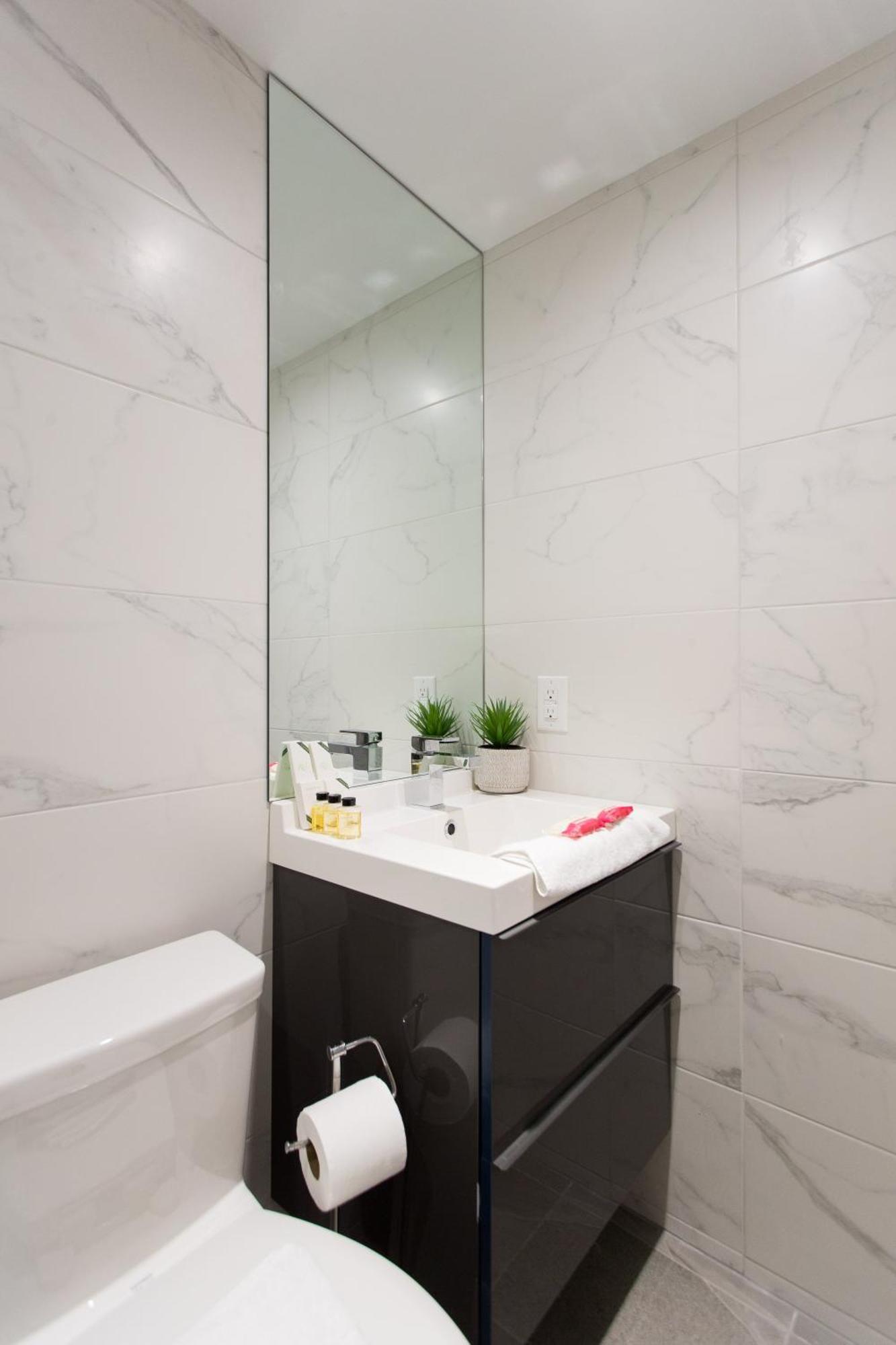 Scandinavian Studio With Full Kitchen And Bath By Den Stays モントリオール 部屋 写真