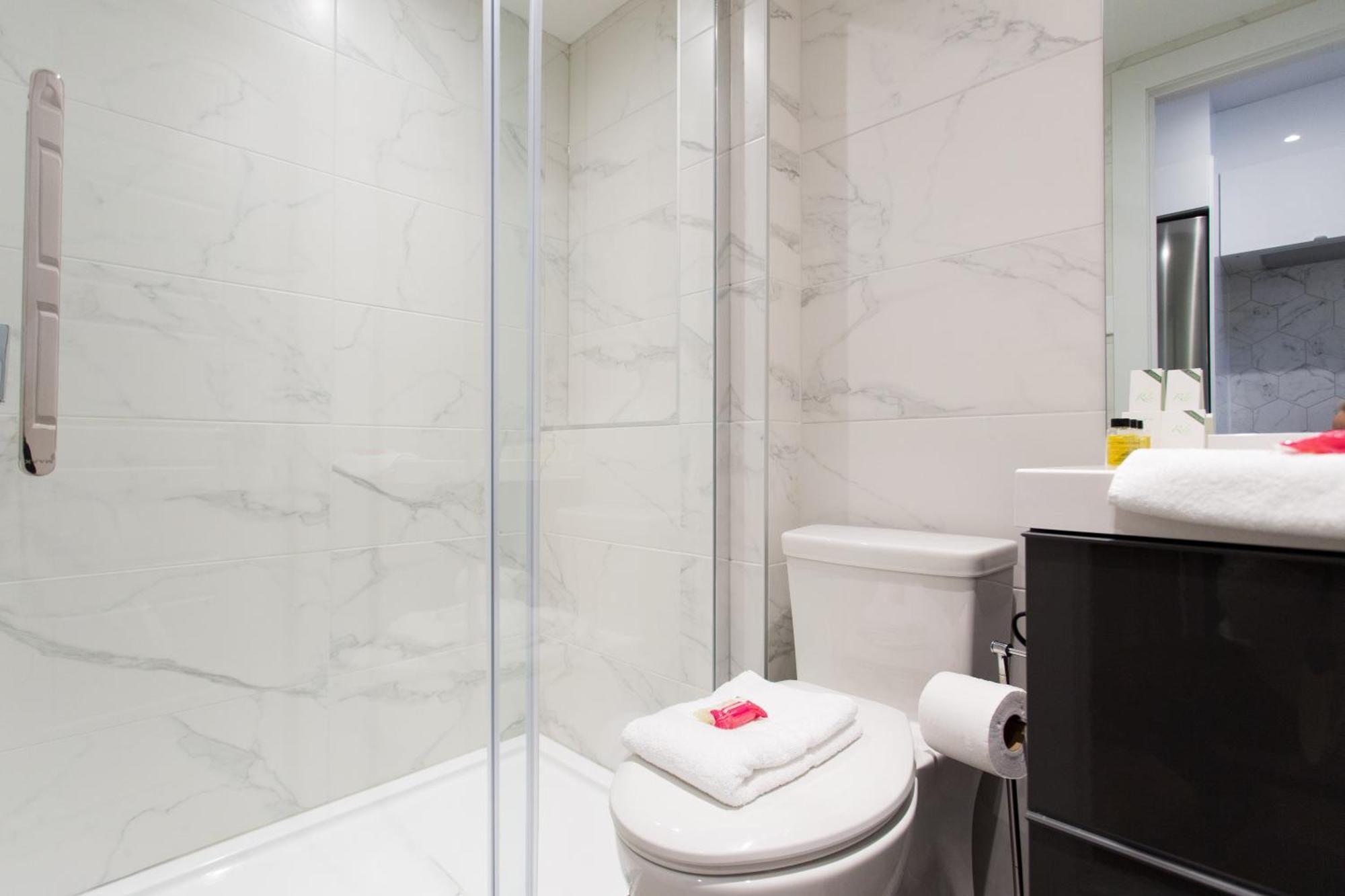 Scandinavian Studio With Full Kitchen And Bath By Den Stays モントリオール 部屋 写真